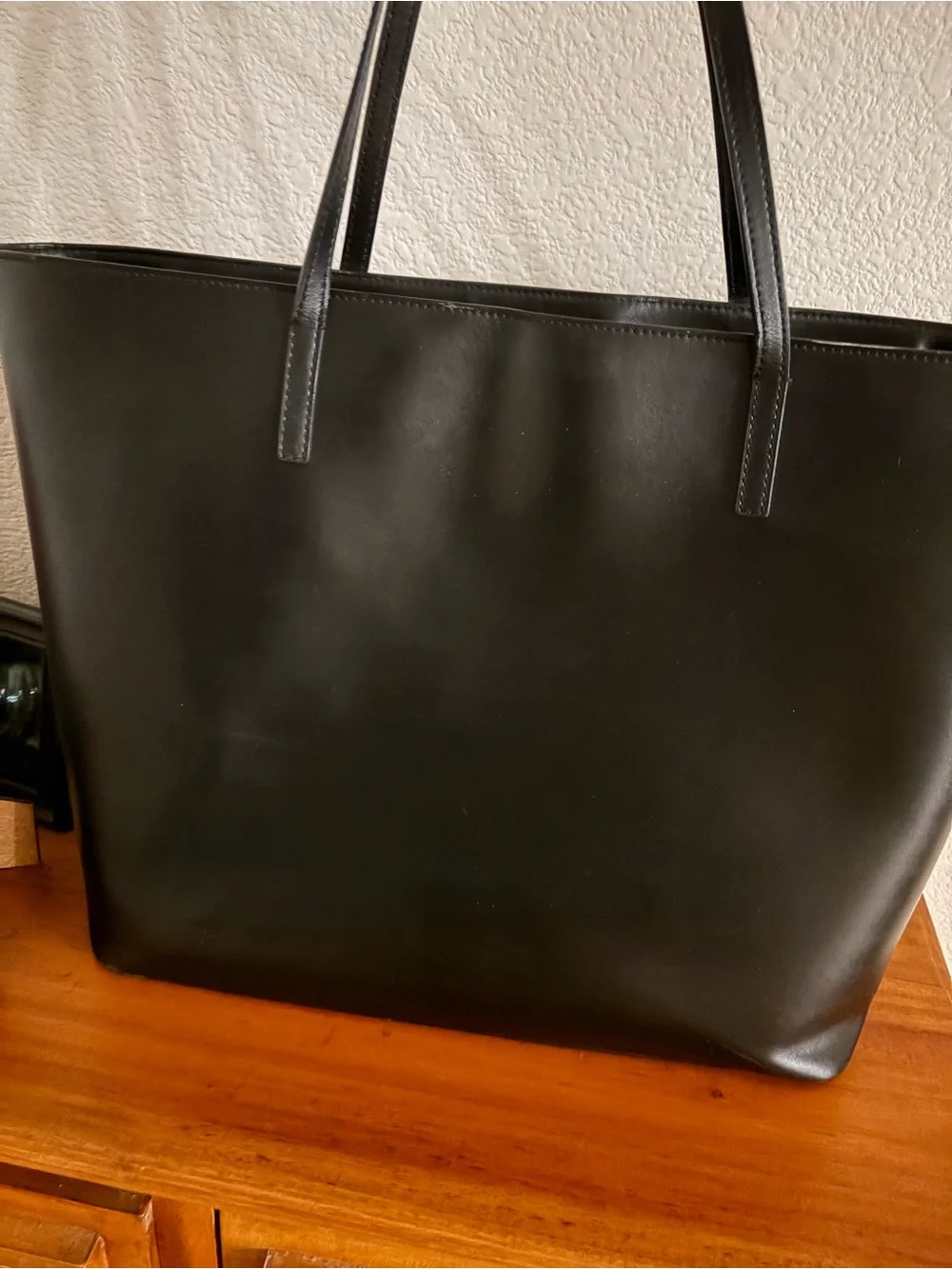 kate spade Black Leather Tote with Gold Logo Charm 15 x 12